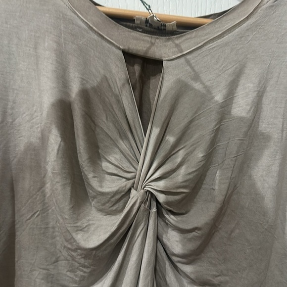 Umgee Sz S oversized taupe short sleeve top NWT - Picture 3 of 6